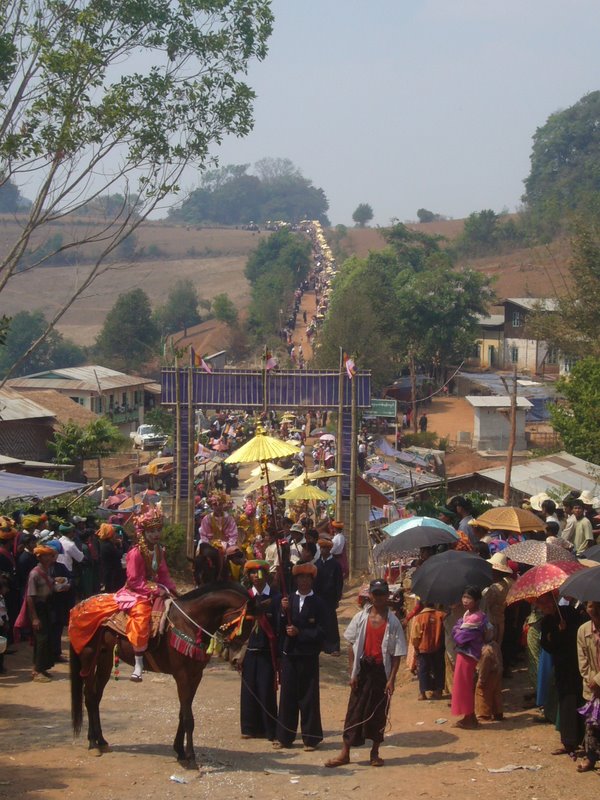 Travel - Myanmar - Kalaw Shan - Novice Procession into the Monastery